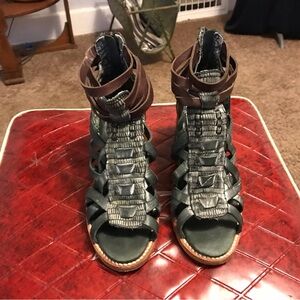 FREEBIRD BY STEVEN Women's Penny US6 Green Leather Distressed Sandals